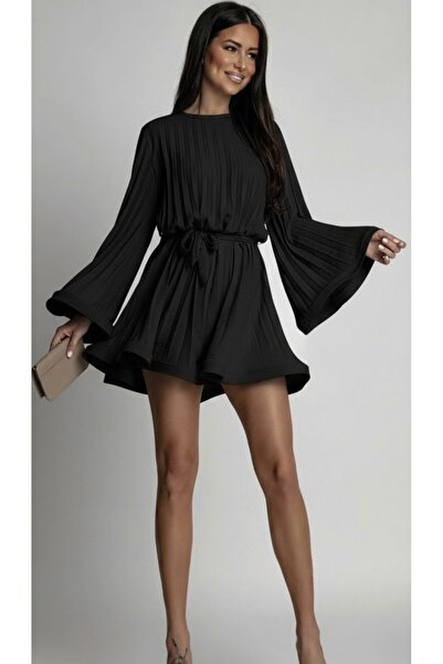 Pretty Dress with ruffles and pleats