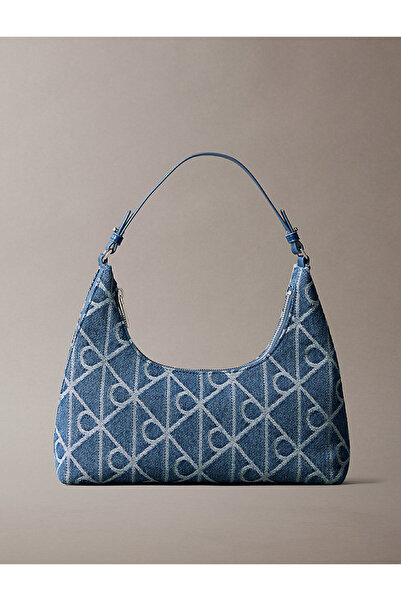 Calvin Klein حقيبة كتف نسائية من قماش الدنيم من Emblem Aop