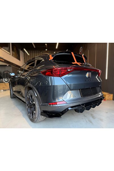 Tuning Vadisi Cupra Formentor Arka Köşe Flap (Parlak Siyah Boyalı) 2020+