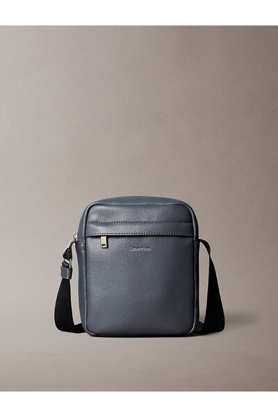 Calvin Klein Men's raised reporter shoulder bag