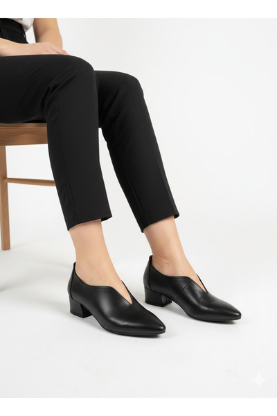 Tamdabu Ayakkabı حذاء نسائي أسود من الجلد الطبيعي بمقدمة مدببة وكعب قصير للاس...