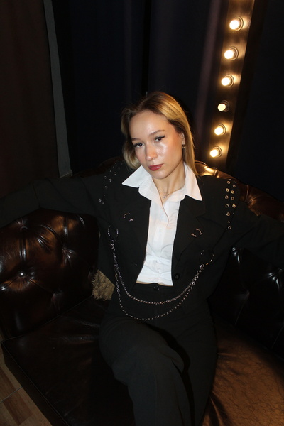 So Krev Crop Kumaş Zincir ve Kuş Gözü Detaylı Crop Fit Özel Tasarım Ceket