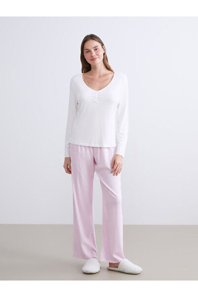 LC Waikiki Rmz Gi̇yi̇m Farkiyla V Planting Embroidered Women's Pajama Set