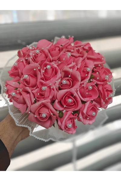 Botanikelbuketleri 24 güllü pembe incili ve incili tüllü buket