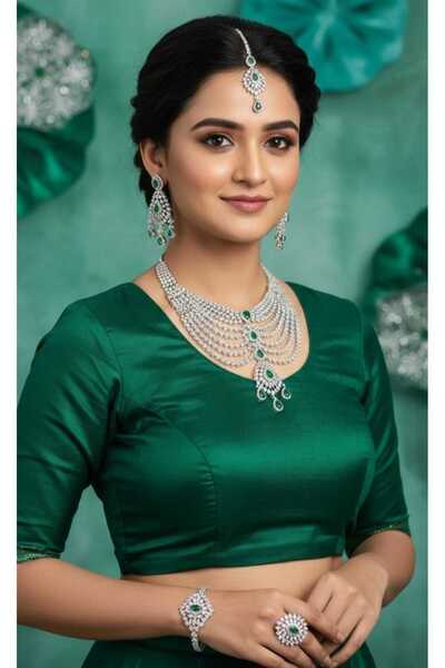 Arjwan Accessories A stunning women's jewelry accessory set