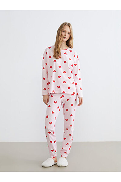 LC Waikiki طقم بيجامة نسائي مطبوع عليه قلب من إنتيسيشنز I صفر روبا ياقة منفوخ...