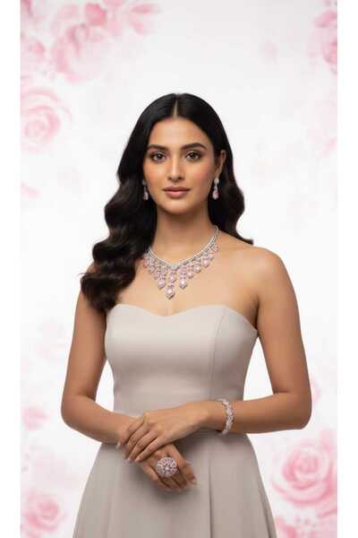 Arjwan Accessories A stunning women's jewelry accessory set