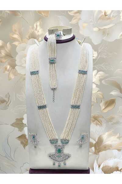 Arjwan Accessories A stunning women's jewelry accessory set