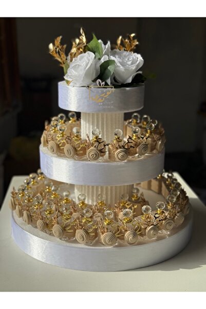 NO BRAND استاند توزيعات زواج عطور مسك أبيض (50 حبة) - مع أحرف الزوجين حسب الطلب