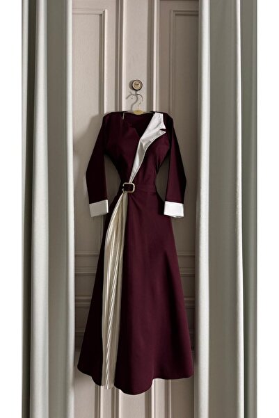 Special-DIARA A dress that combines luxury and softness in a burgundy color