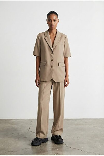 Quzu سترة بأكمام قصيرة باللون البيج