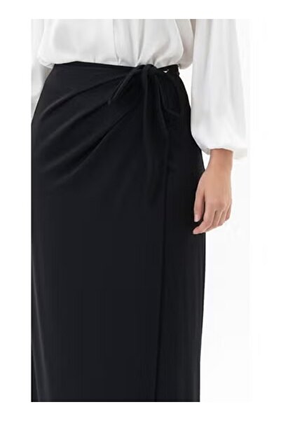 FULLJOY A long, wide-cut skirt; an elegant long skirt with a stylish tie at t...