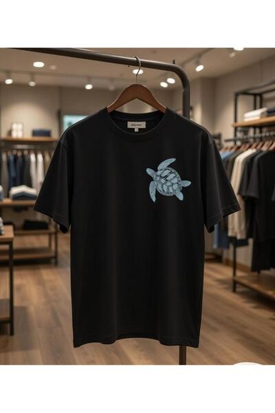 playwear تي شيرت كاريتا مطبوع على الصدر بقصة عادية 100% قطن أسود
