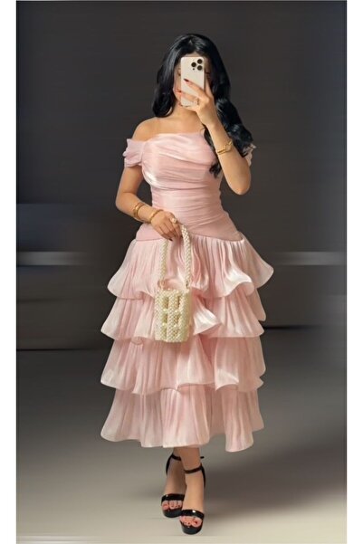 MAIN DRESS A soft, layered dress for a distinctive look on Eid night.