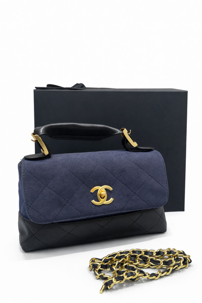 GC ⸻ 🖤 Women's luxury Bag with a classic Puffer design – a touch of everyday...