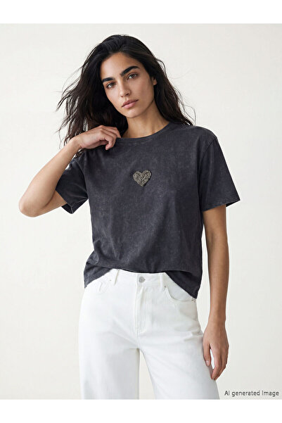 LC Waikiki Γυναικείο μπλουζάκι Anthracite Heart Embroidered O oversized