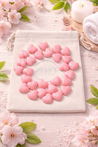 Şık Kalıp هدية: 100 جرام من الصابون الوردي على شكل قلب صغير وحقيبة هدايا