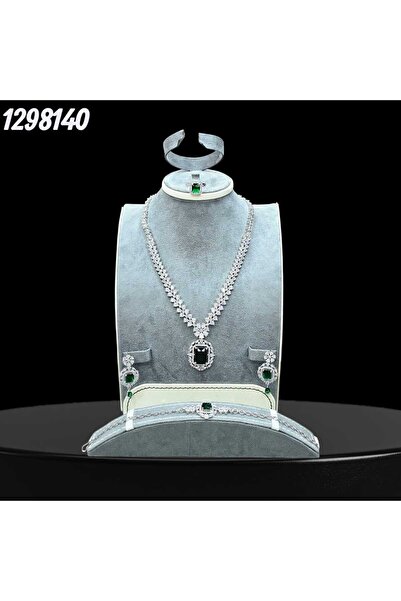 Arjwan Accessories A stunning women's jewelry accessory set