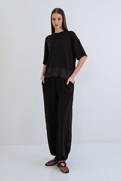 Trend Alaçatı Stili Women's brown crew neck model fabric lace detailed blouse...