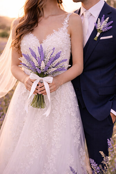 ecrella Mor Beyaz Lavanta Gelin Çiçeği – Şık Minimal Buket & Yaka Çiçeği