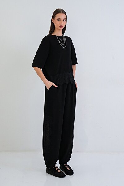 Trend Alaçatı Stili Women's Black Crew Neck Model Fabric Lace Detailed Blouse...