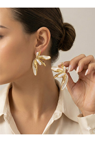 Pelin Aksesuar Detailed Gold Color Abstract Leaf Earrings