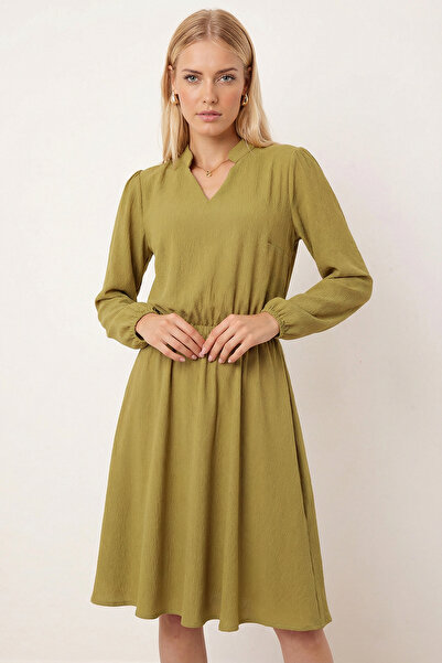 armonika Γυναικείο φόρεμα με λαιμόκοψη V σε πράσινο λαδί χρώμα, ελαστική μέση...