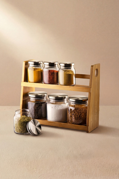 GÖNÜL Çelik Kapaklı 8 Parça Baharat Takımı – Bambu Standlı Cam Baharatlık Seti