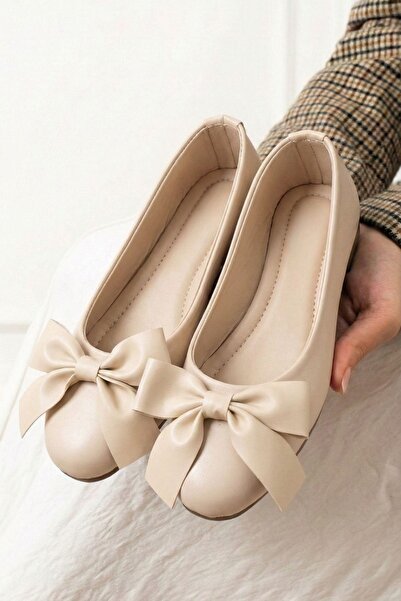 FUGA MODA حذاء باليه بييلا باللون البيج مع فيونكة كبيرة