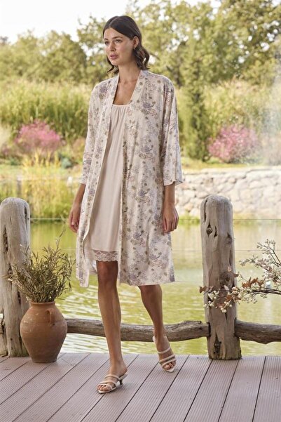 Aria's Closet طقم روب نسائي من أرياس كلوست بنقشة الزهور والدانتيل