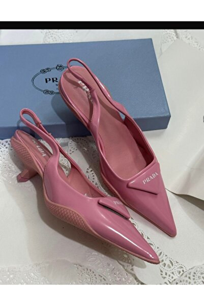 BARAQA Elegant women's shoes in several colors, complete with all accessories.