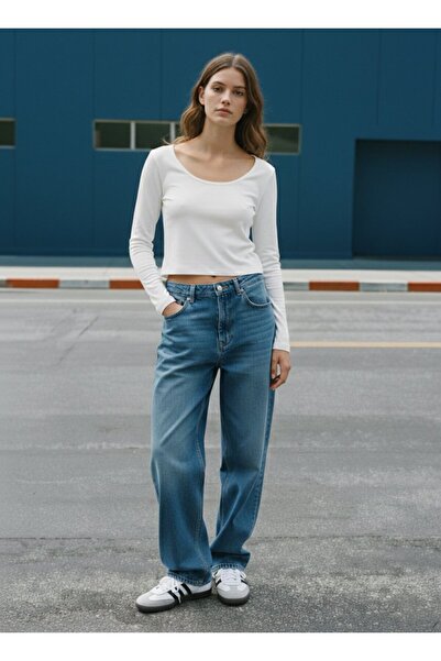 Ltb Hanorac alb cu mânecă lungă și decolteu tip crewneck