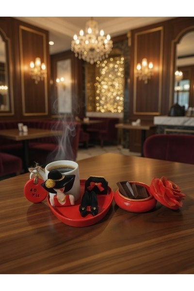 RivelCandle Porcelain Coffee Cup Presentation Set with Female Figure (Red) – ...