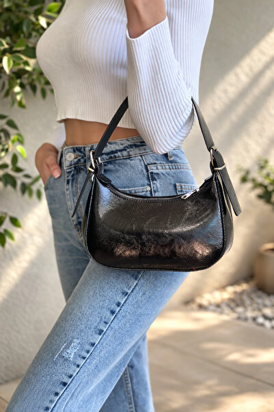 PİNK PEARL Kadın Siyah Parlak Mini Baget Çanta Fermuarlı Omuz Model