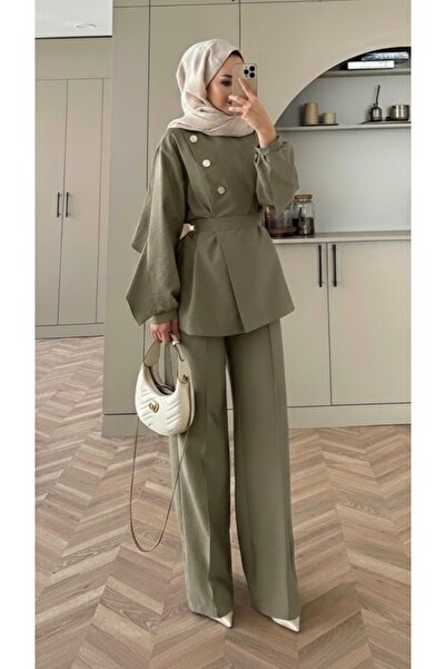 Trenddolabı Arkası Fırfırlı Düğme Detaylı Tesettür İkili Takım