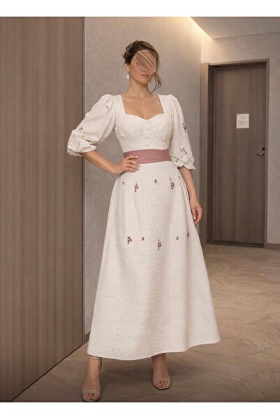 KIARA An elegant dress with a soft, feminine, and sophisticated feel 🤍