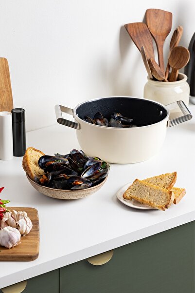 SMEG Cookware 50'S Style Krem Tencere 24 cm