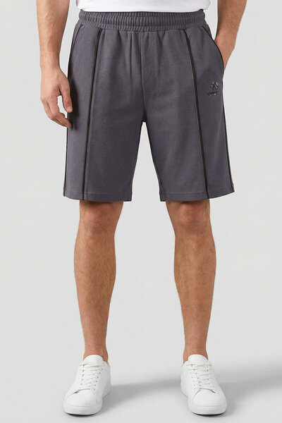 TOMMY LIFE Koyu Gri Oversize Fit Basic Ön Dikiş Detaylı Erkek Şort - 81283