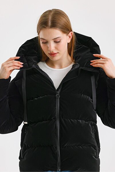 koka Kadın kapüşonlu şişme mont kısa boy parlak kadife dokusu