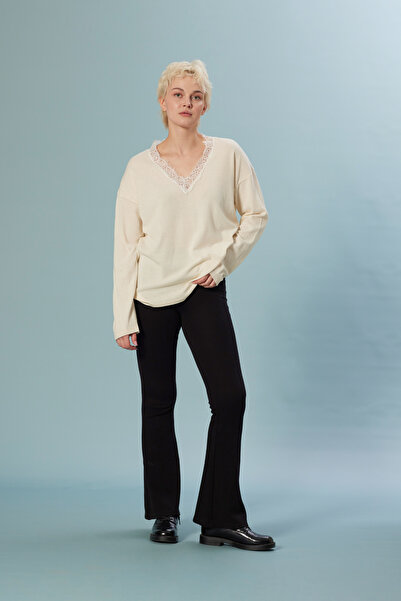 Nisan Lace-Detail V-Neck Sweater
