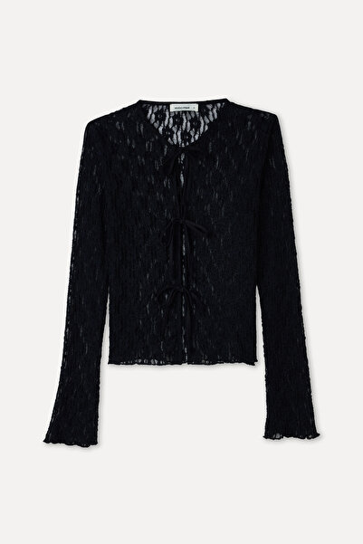 Mudo بلوزة مزينة بالدانتيل ومقاس مناسب