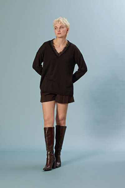 Nisan Lace-Detail V-Neck Sweater