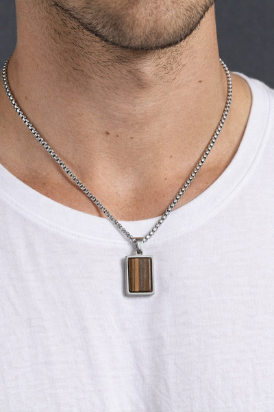 More Black قلادة أنزو للرجال مستطيلة الشكل باللون البني مصنوعة من حجر الكريزو...