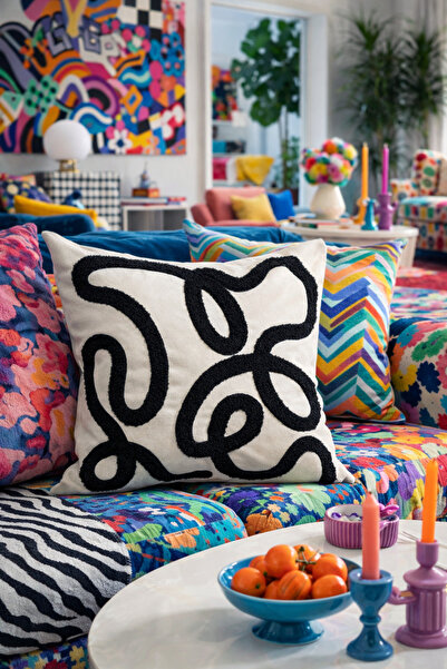 Pilloveland Probijač Vezena Navlaka za jastuk - 43*43 cm - Zakrivljen - PNK001