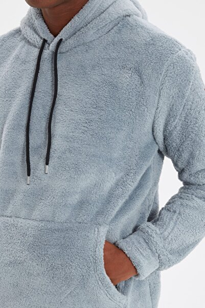 Trendyol Collection Graues Plüsch-Sweatshirt mit Kapuze - Normale Passform, warm TMNAW20SW0090