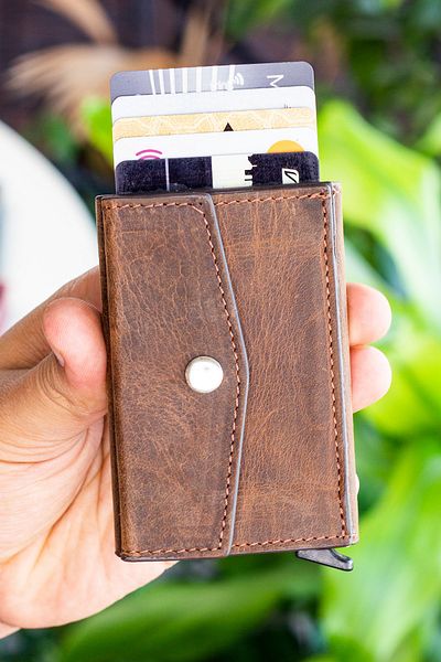 Garbalia Pera Crazy Brown Card Holder с кожен механизъм