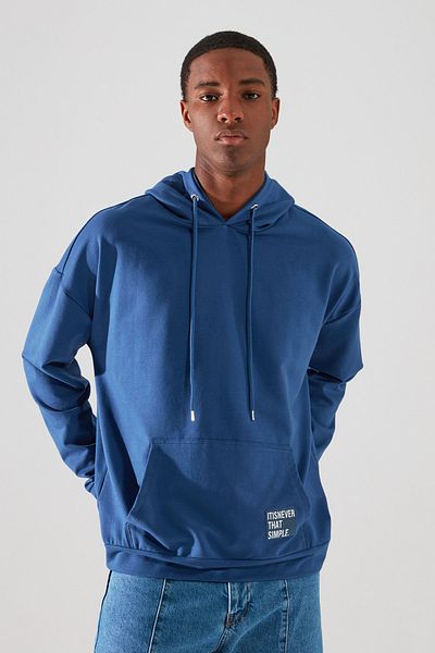 Trendyol Collection Indigo mikina s kapucí oversize/široký střih s dlouhým rukávem s nášivkou bez šedé barvy TMNSS21SW0221