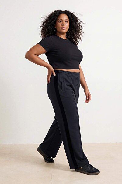 Trendyol Curve بنطلون رياضي واسع الساقين/واسع الأرجل باللون الأزرق الداكن مع ...