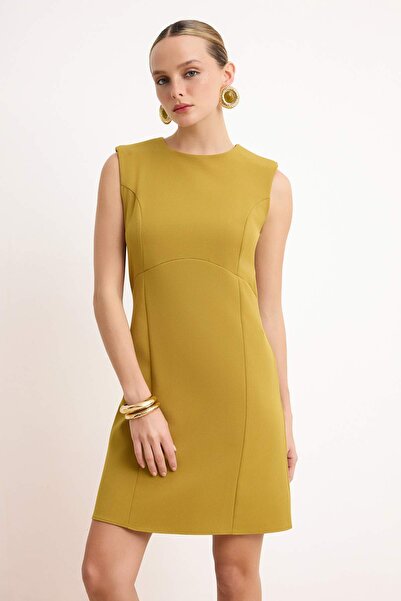 ترينديول كوليكشن فستان أخضر فاتح بدون أكمام قصير ومرن منسوج TWOSS26EL00296