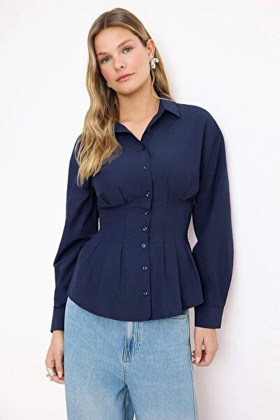 Trendyol Collection Тъмносиня риза с колан и детайли от Gipe TWOAW26GO00008